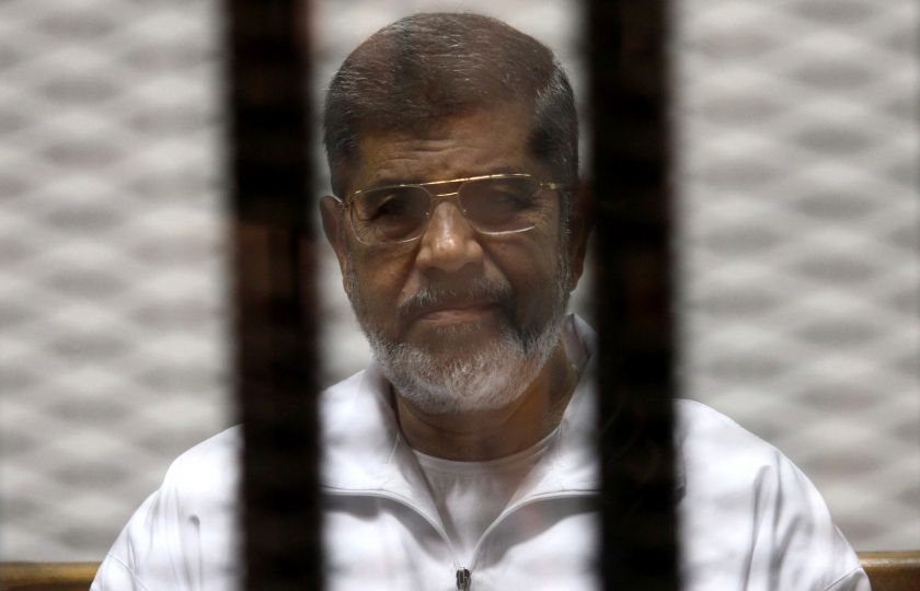 مرسي تحدث قبل موته بالمحكمة عن أسرار «لو كشفها لتم الإفراج عنه».. ما هي؟!