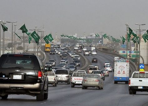 صدمة كبيرة لكل المغتربين اليمنيين في السعودية..السجن وغرامة مالية كبيرة ( نصف مليون ريال) والترحيل النهائي لمغترب يمني قام بعمل مخالف للانظمة ( صورة )