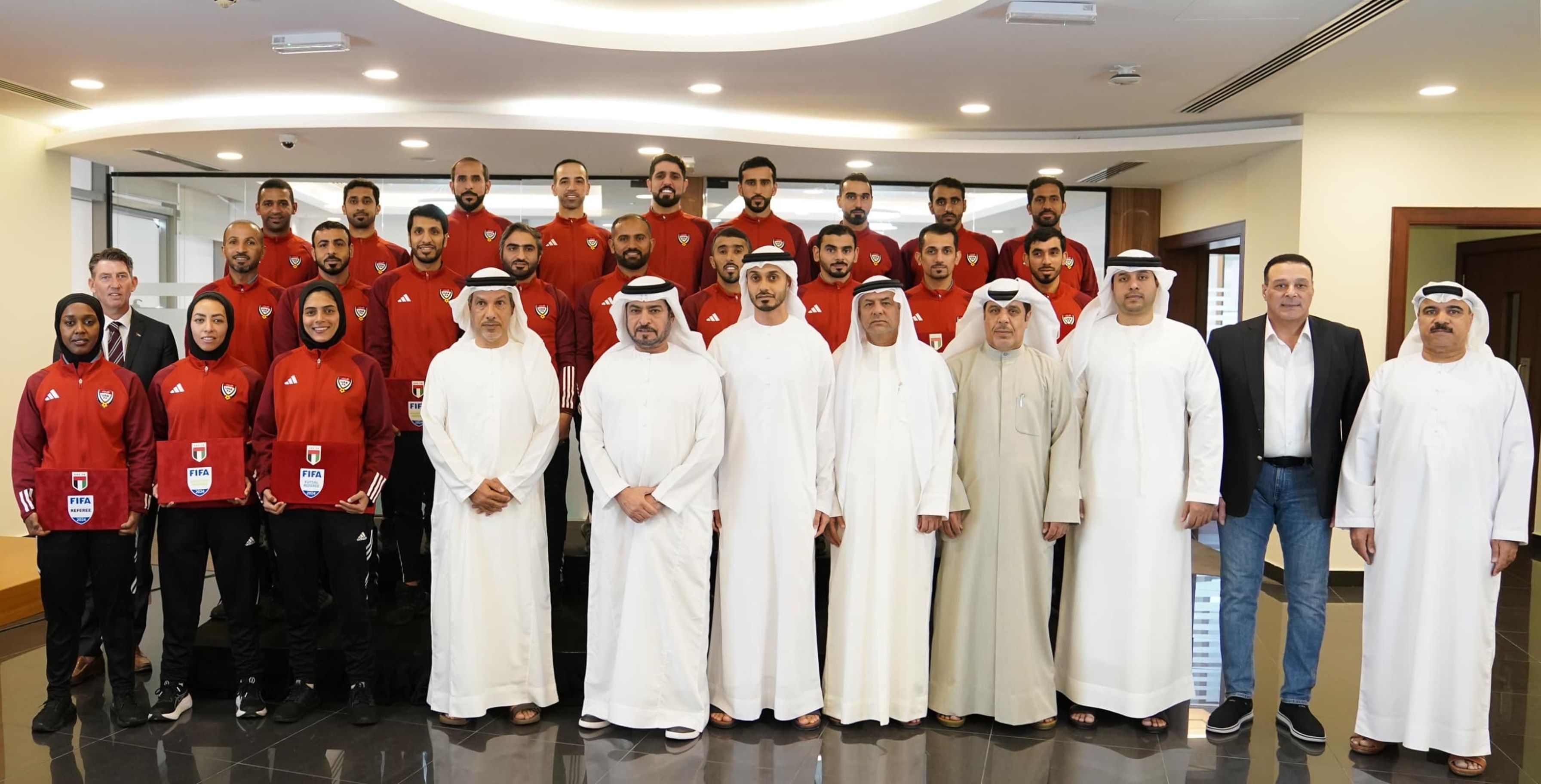 الامارات | حمدان بن مبارك يلتقي قضاة الملاعب ويُشيد بنجاح الحكم الإماراتي