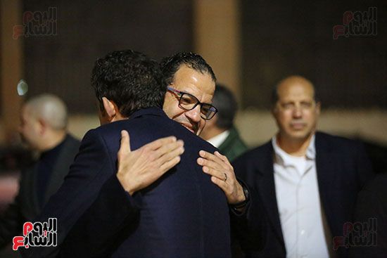 علا الشافعى وسيف الوزيرى ومحمد يحيى فى عزاء عمرو رزق