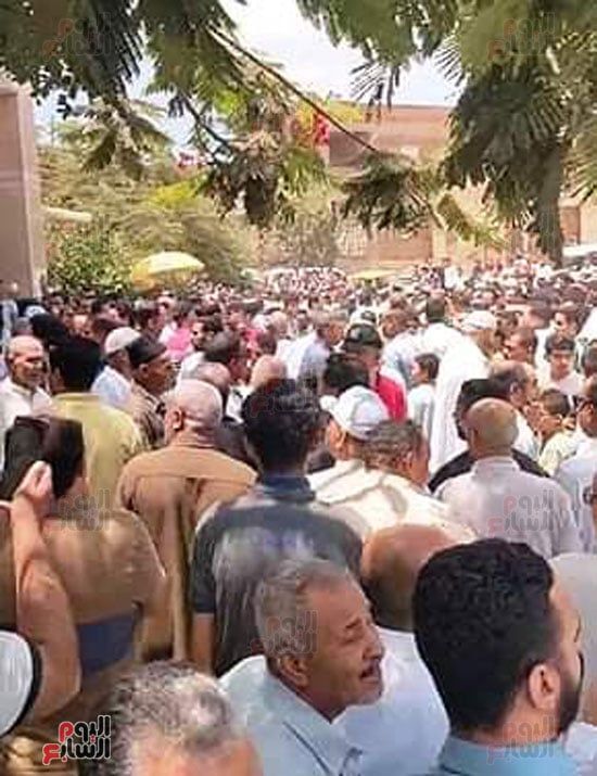 كهربا وجنش وعمرو السيسي وحسين السيد أول الحاضرين فى جنازة أحمد رفعت