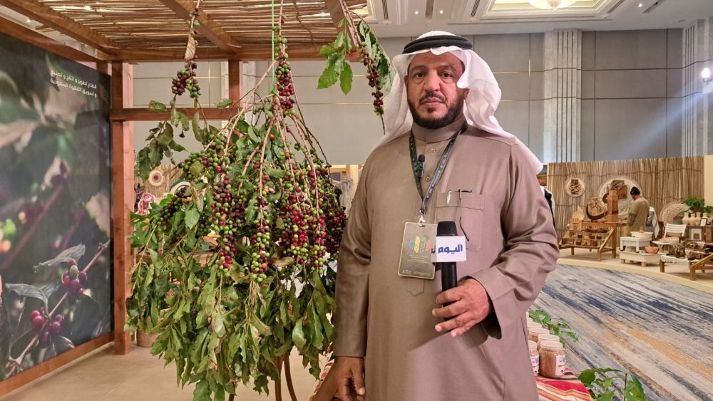 صور| "الخضير" و"اللوز البجلي" و"البن الشدوي".. كنوز زراعية تُعرض في الأحساء