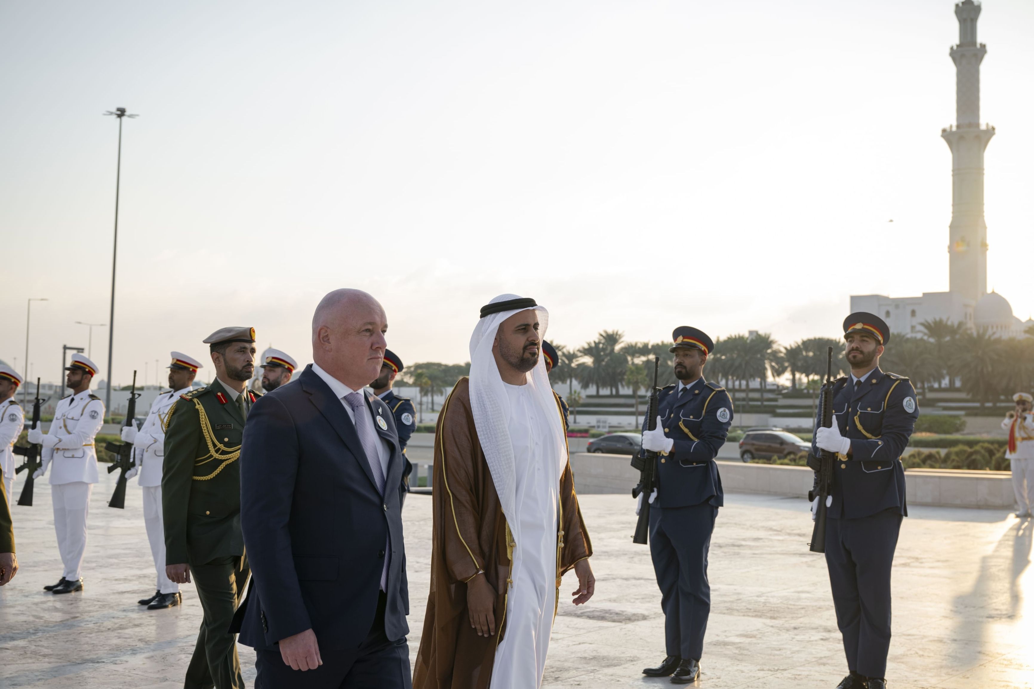 الامارات | ذياب بن محمد بن زايد يستقبل رئيس وزراء نيوزيلندا في واحة الكرامة