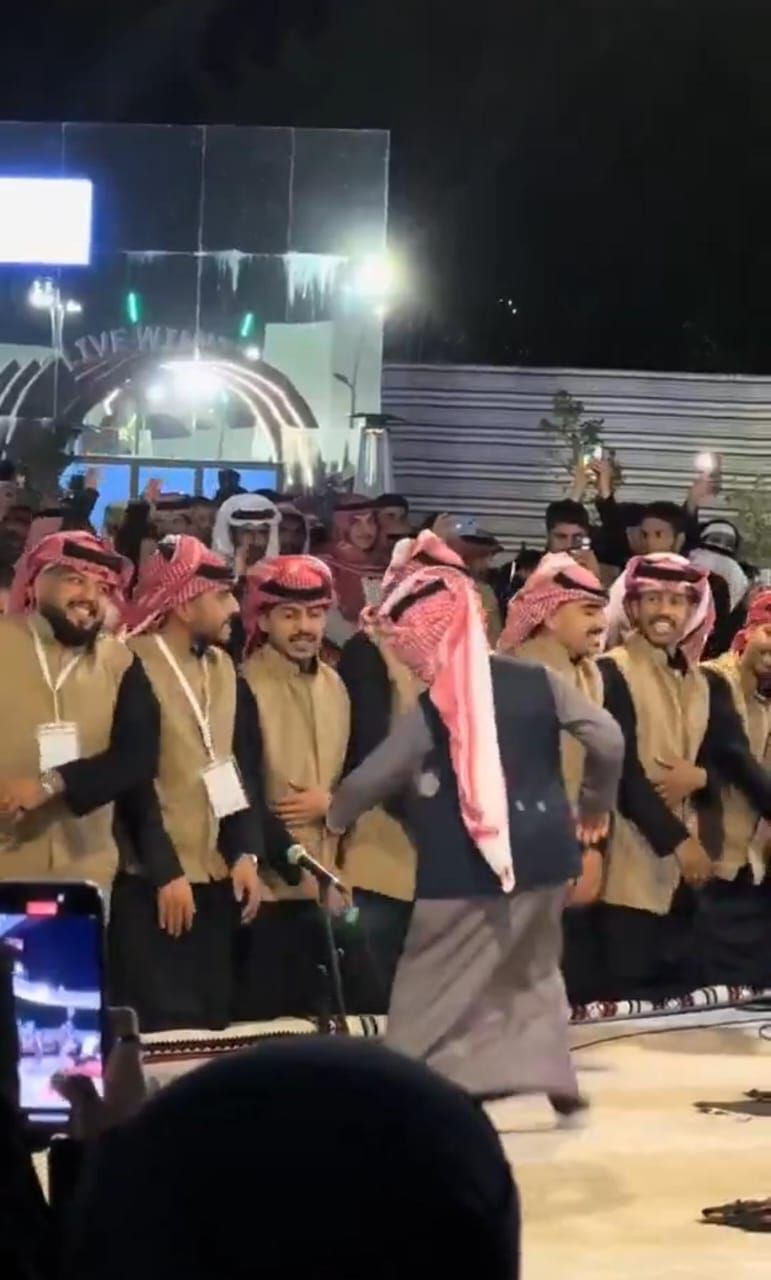 طفل حائلي يخطف الأنظار بإجادته السامري .. فيديو