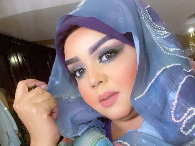 شاهد بالفيديو.. شبيهة الفنانة ندى القلعة تخطف الأضواء على مواقع التواصل وتصيب المتابعين بالذهول (شبه مبالغ فيه وبتشبه القلعة أكتر من بنتها)