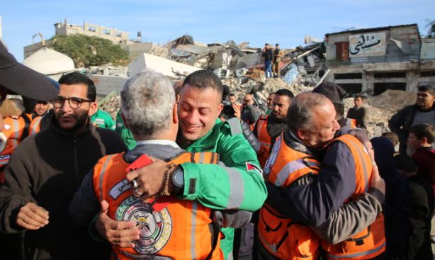 بعد وقف إطلاق النار فى غزة.. الفلسطينيون يبدأون العودة لمنازلهم "صور"