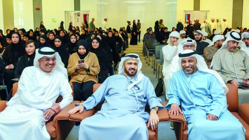 الامارات | جامعة خليفة تنظّم حفل قراءة وتوقيع كتاب «الهُويّة الوطنيّة»