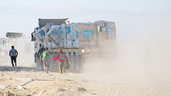 مباحثات فلسطينية - أممية لتنسيق جهود الإغاثة للقطاع