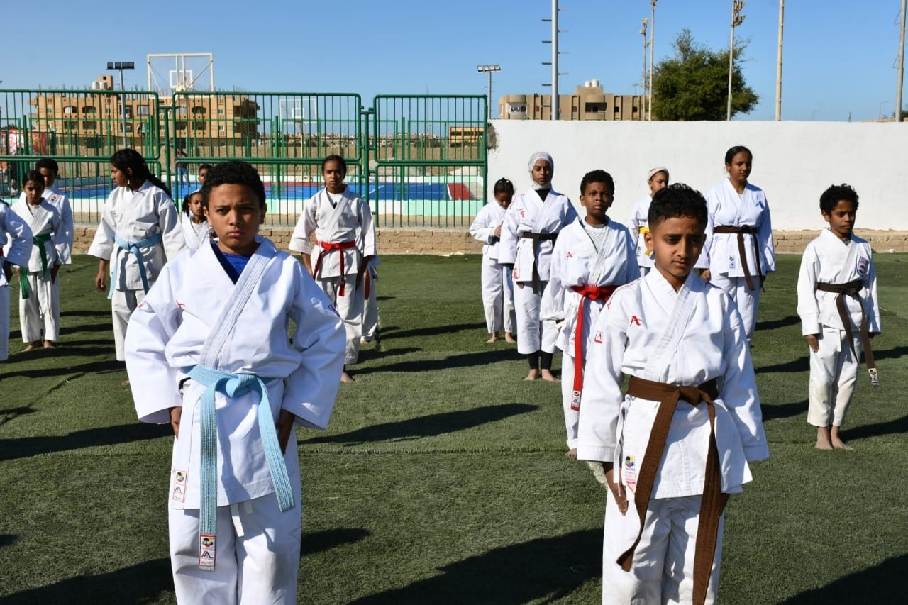 وزير الرياضة يتفقد مركز شباب الفتح بمدينة رأس غارب بمحافظة البحر الأحمر