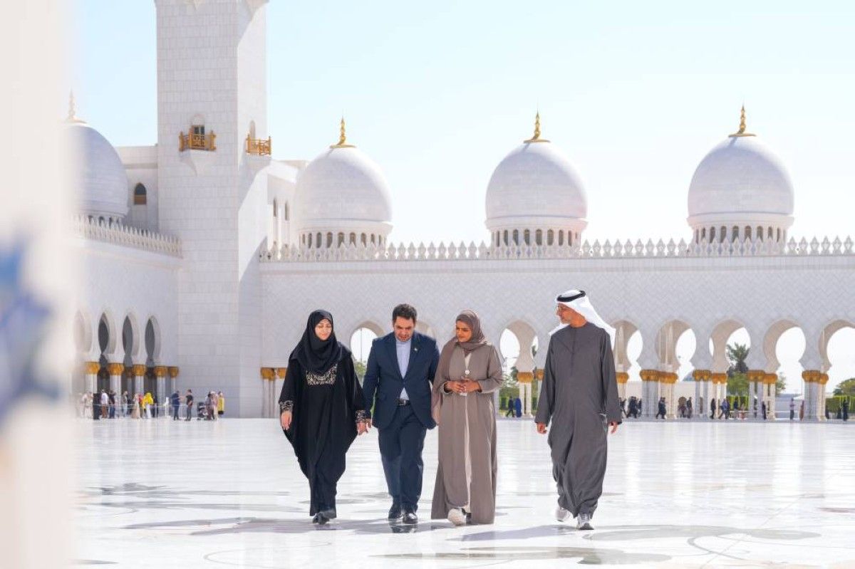 الخليج اليوم .. مساعدة الرئيس الإيراني تزور جامع الشيخ زايد الكبير في أبوظبي