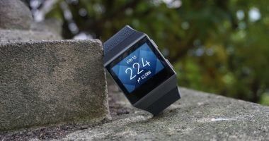 تكنولوجيا: ساعات Fitbit Ionic الذكية تُكلف جوجل 12 مليون دولار لهذا السبب