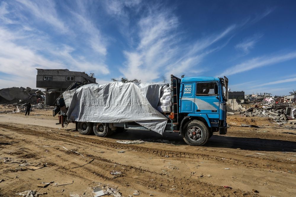 بينها 12 للوقود.. 250 شاحنة مساعدات تدخل إلى قطاع غزة