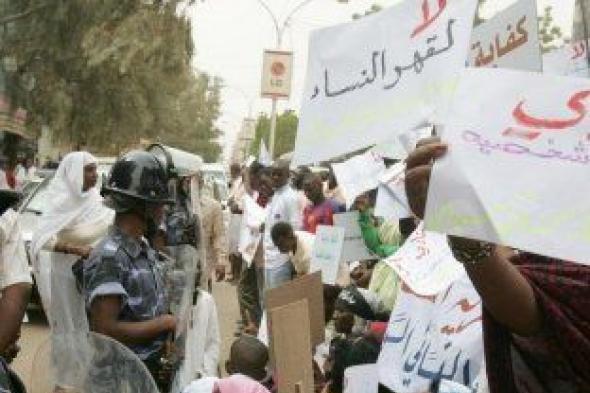 محكمة سودانية تقضي بـ75 جلدة لـ"أم أبوها" بتهمة الزواج دون ولي