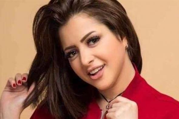 رغم انتشار فيديو إباحي لها.. منى فاروق ترقص ولا تبالي