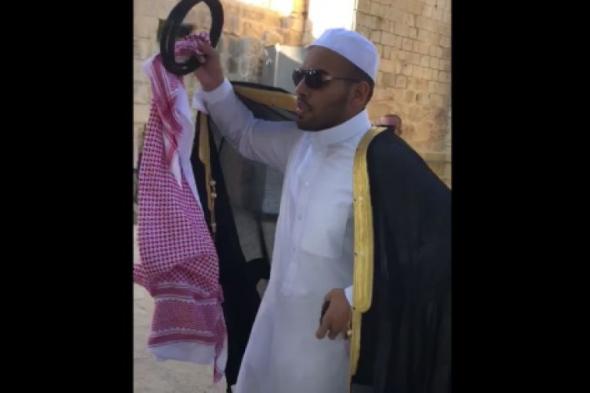 شاهد: طرد اعلامي سعودي من المسجد الأقصى