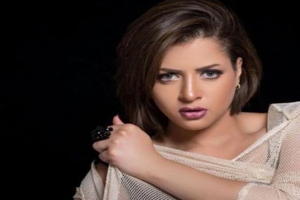 فى عيد ميلادها تعرف على العمر الحقيقي للفنانة منى فاروق