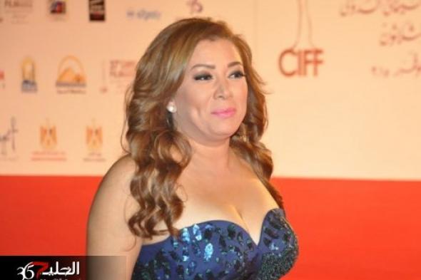 بدون خجل .. فنانة مصرية مشهورة تعترف انا مدمنة أفلام إباحية وبتفرج عليها كل يوم