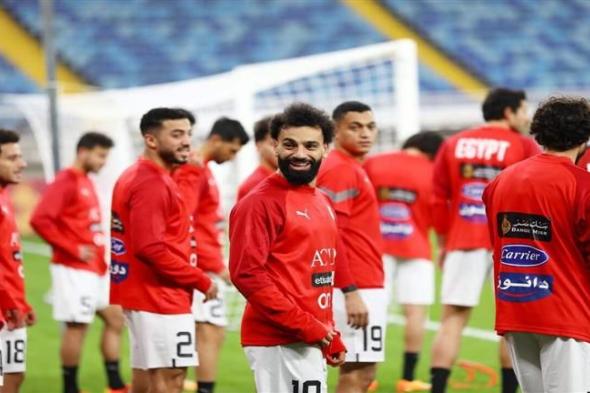 "نيولوك أجراه في دبي".. ظهور نادر لمحمد صلاح مع منتخب مصر