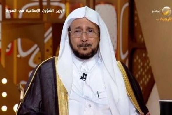 تراند اليوم : ‏شاهد: تأثر وبكاء وزير الشؤون الإسلامية " عبداللطيف آل الشيخ" أثناء حديثه عن زوجته المريضة