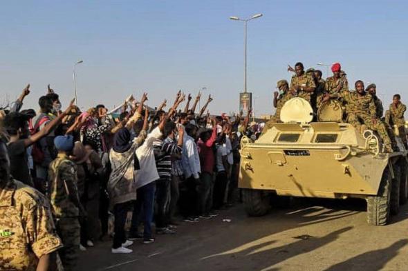 شاهد بالفيديو.. هيئة العمليات بالجيش السوداني تزف البشرى للشعب وتعلن تحرير أمدرمان القديمة بالكامل وسط سعادة المواطنين: (الله أكبر ولله الحمد.. شعب واحد جيش واحد)