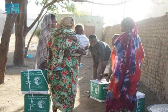 مركز الملك سلمان للإغاثة يوزع 539 سلة غذائية في ولاية القضارف بالسودان