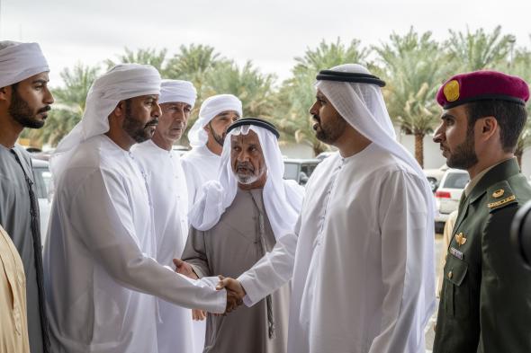 الامارات | ذياب بن محمد بن زايد يقدم واجب العزاء إلى ذوي شهيد الوطن محمد الشامسي