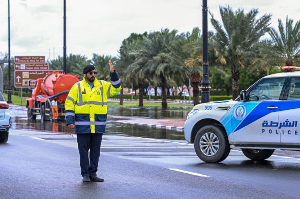 الامارات | شرطة الشارقة: إصدار 300 شهادة للمحلات والمركبات المتضررة وإيواء 707 متضررين