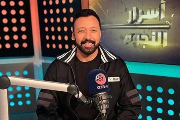 أحمد فهمى يكشف أصعب مشاهده في مسلسل "بين السطور" بـ "نجوم إف.إم"