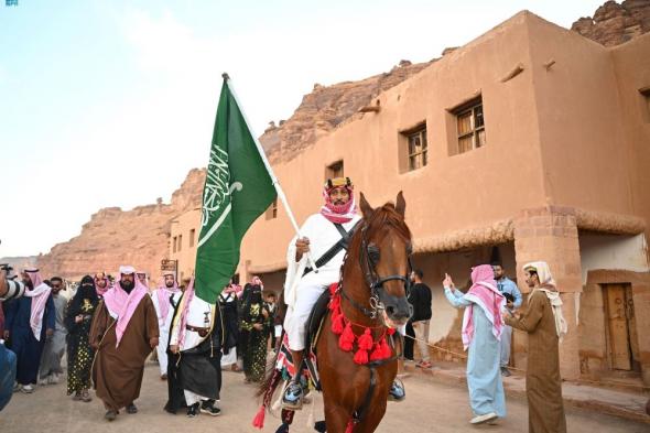 صور| تلاحم القيادة والشعب.. أهالي العلا يحتفون بيوم التأسيس بالبلدة القديمة