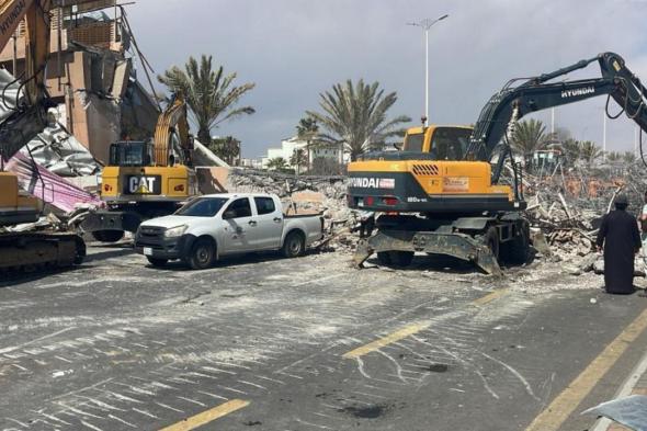 سقوط جسر مشاة على طريق الأمير سلطان بخميس مشيط .. صور