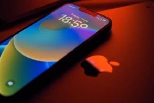 تكنولوجيا: انخفاض مبيعات iPhone مع تحول المستخدمين الصينيين إلى هواتف ذكية أخرى