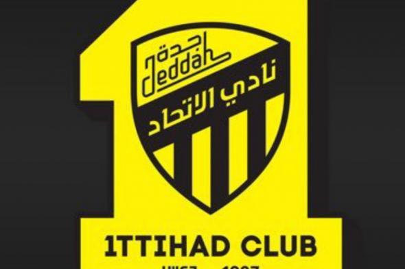 شاهد.. فيديو لمشجع يضرب مهاجم الاتحاد السعودي بالسوط يثير جدلاً واسعاً