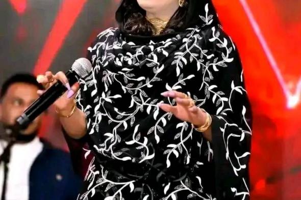 شاهد بالفيديو.. حضره جمهور غفير من السودانيين.. الفنانة إيمان الشريف تشعل حفل غنائي بمدينة “صلالة” بأغاني “الهجيج”