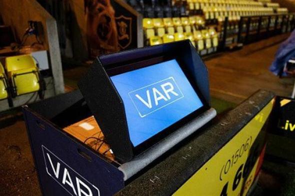 بفرمان أندية الدوري الإنجليزي استمرار تقنية ال "VAR"