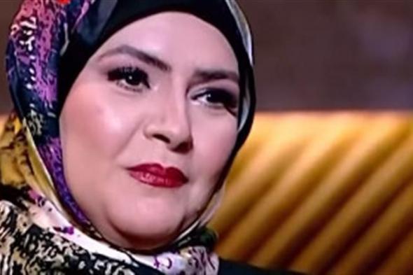 "حد يغطي الشعر الحلو دا".. منال عبد اللطيف: "كل الفنانين قالولي اقلعي الحجاب"