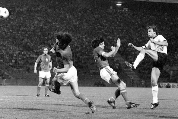 الامارات | مولر «البديل» 1976.. أصغر لاعب يسجل «هاتريك»