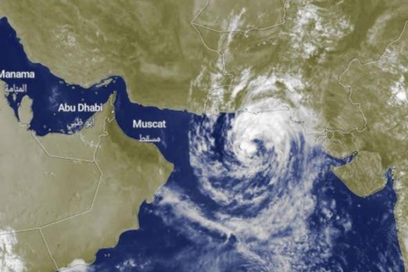 الامارات | "الأرصاد" يعلن موعد تحوّل العاصفة المدارية إلى "منخفض"