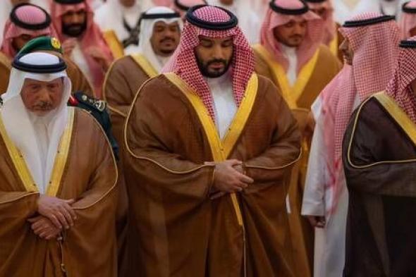 الخليج اليوم .. محمد بن سلمان يؤدي صلاة الميت على الأميرة لطيفة آل سعود (صور)