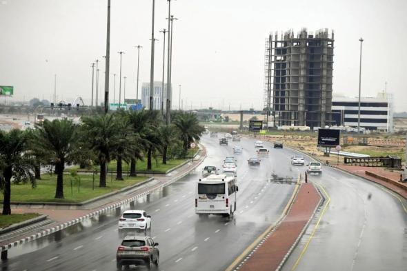 "الأرصاد": أمطار خفيفة إلى غزيرة على منطقتي نجران وعسير