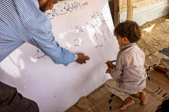 شبكة حقوقية تطالب بسرعة الإفراج عن جميع المعلمين المختطفين في سجون مليشيات الحوثي