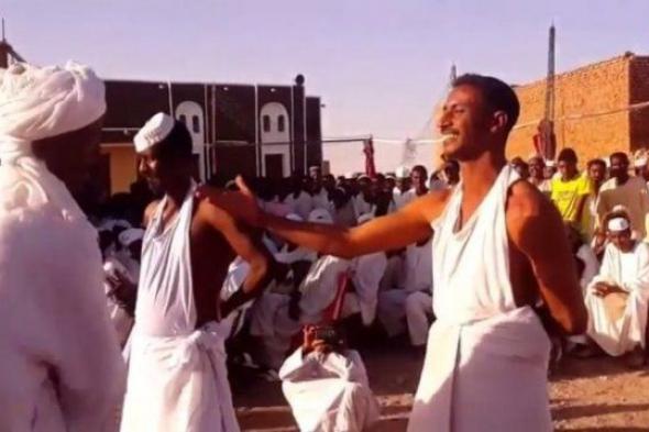 شاهد بالفيديو.. عروس سودانية تبهر المتابعين بجمالها الملفت وتخطف الأضواء بفاصل من الرقص مع إحدى صديقاتها