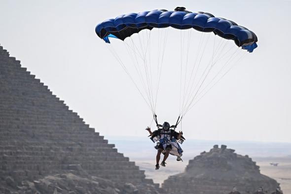 الامارات | «اقفز كالفرعون» في مصر.. مغامرة مثيرة فوق إحدى عجائب العالم القديم