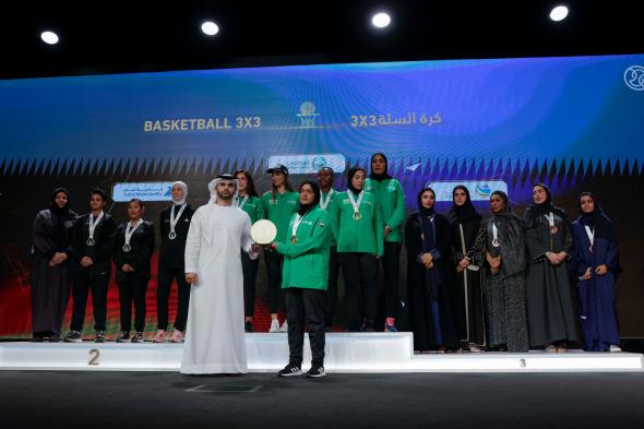 الامارات | منصور بن محمد يتوّج الفائزات في النسخة الثانية عشرة من "دورة الشيخة هند للألعاب الرياضية للسيدات"