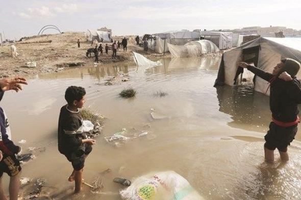 أضرار جسيمة بخيام النازحين في غزة بسبب الأمطار