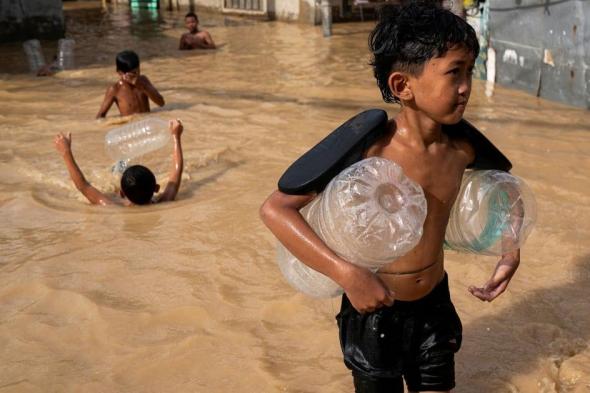 الأسبوع في 10 صور: بركان يثير الهلع في أيسلندا.. ومجاعة مميتة في غزة